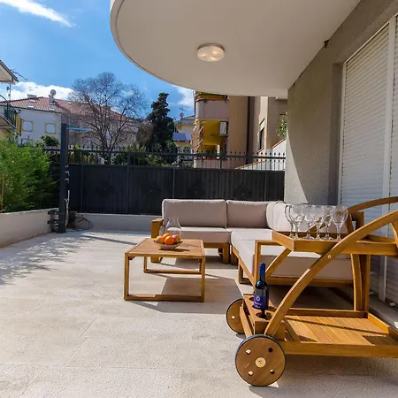 Gilda Lux Apartment