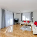 Gilda Lux Апартаменты *
