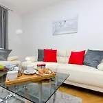 Gilda Lux Апартаменты *
